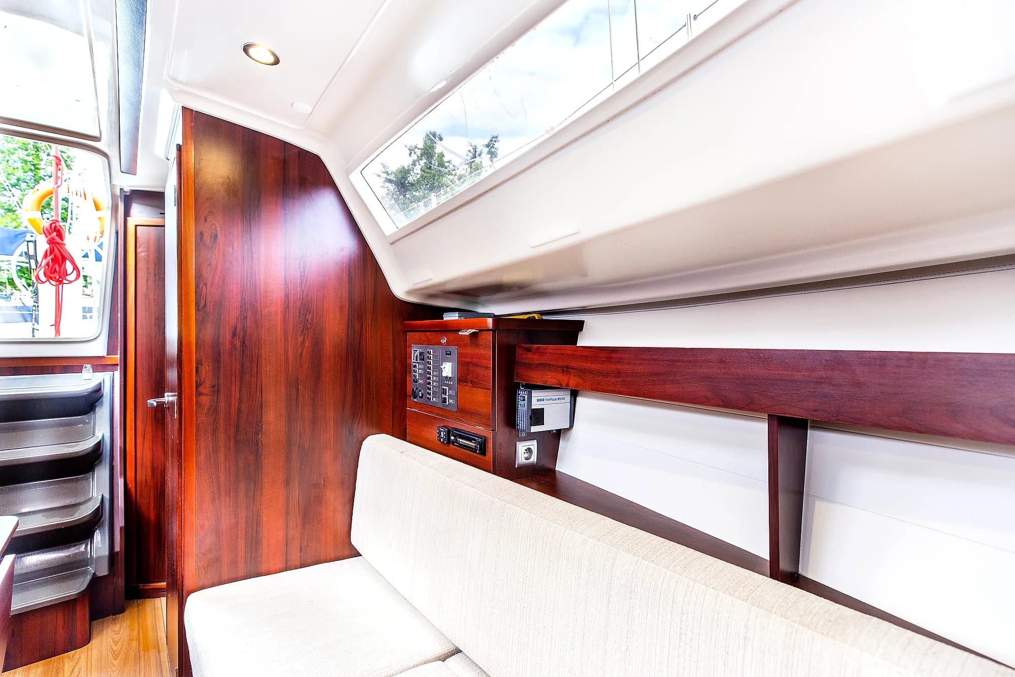 Delphia 33 MC  mesa