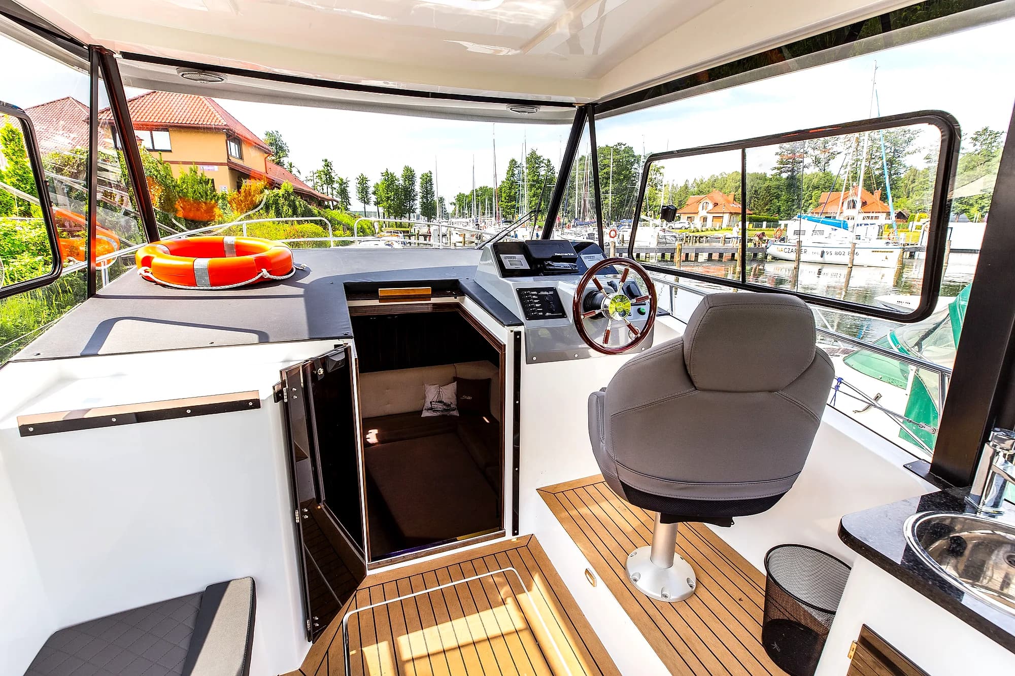 Stillo 30 Mazury kokpit _2_