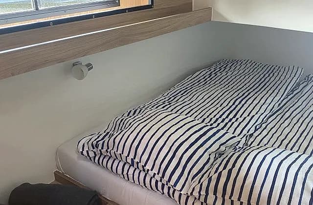 Prawa kajuta Futura 40 Mikołajki Solano