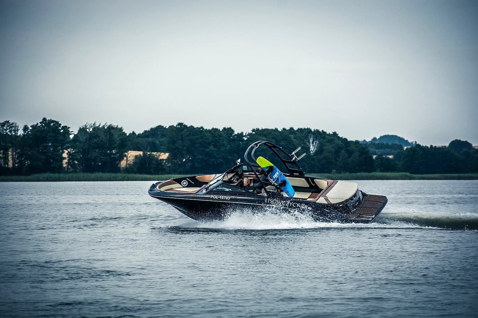Sea Ray 210 Czarny — zdjęcie 1