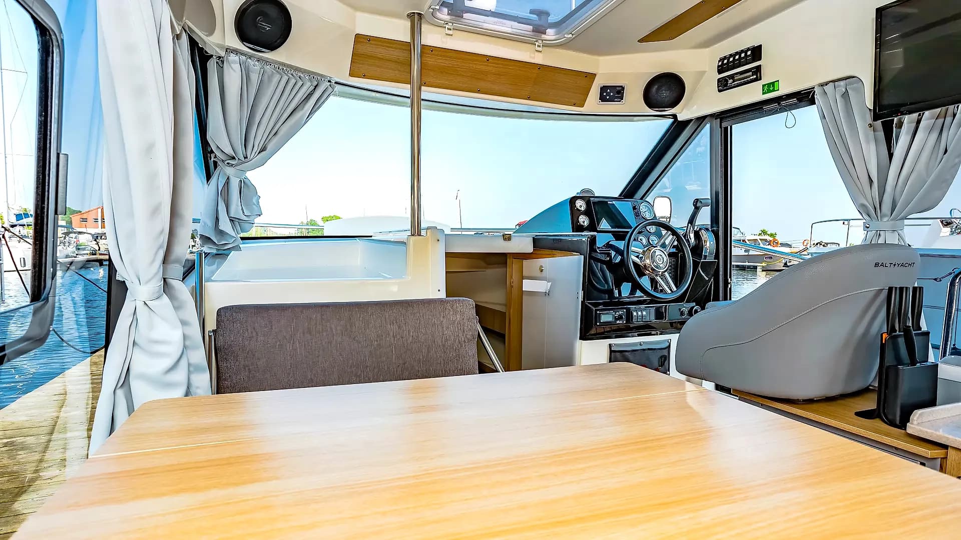 Suncamper 35 Flybridge — zdjęcie 11