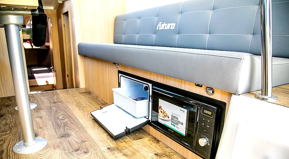 Futura40-141593591614