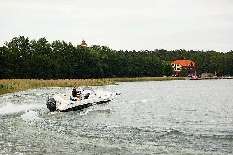 Szybka motorówka AM 555 — zdjęcie 1