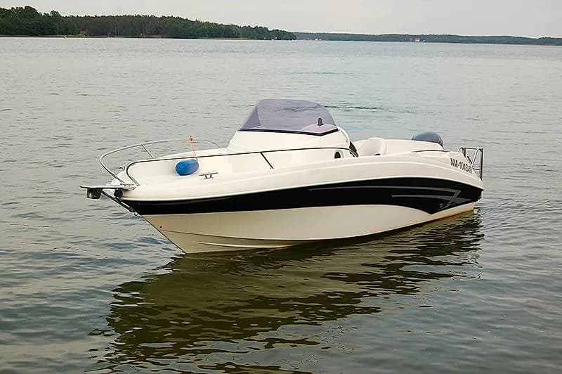 Szybka motorówka AM 555 — zdjęcie 1