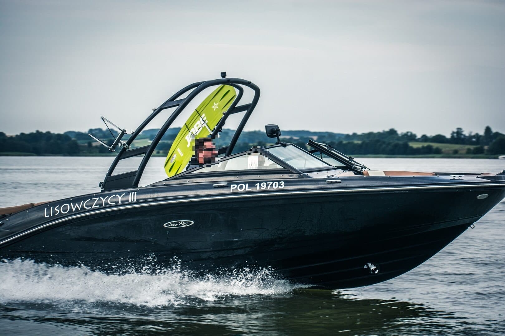 Sea-Ray-210-Czarny-Mazury