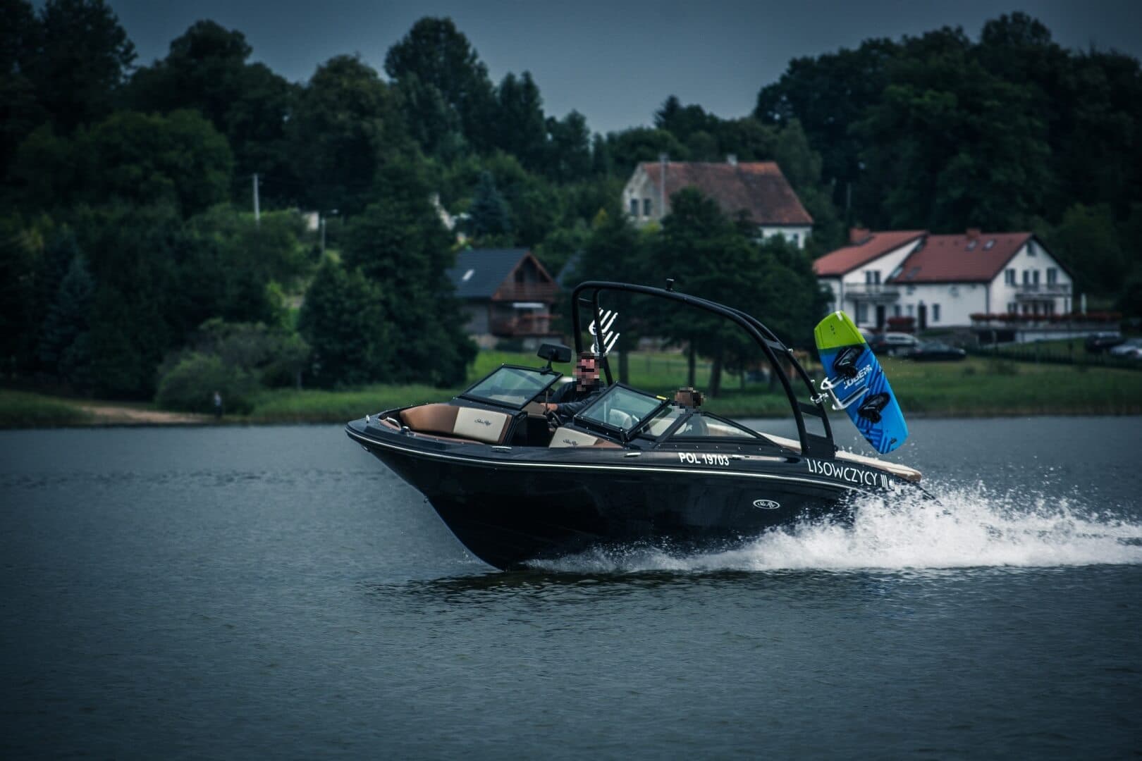 Sea-Ray-210-Czarny-Czarter